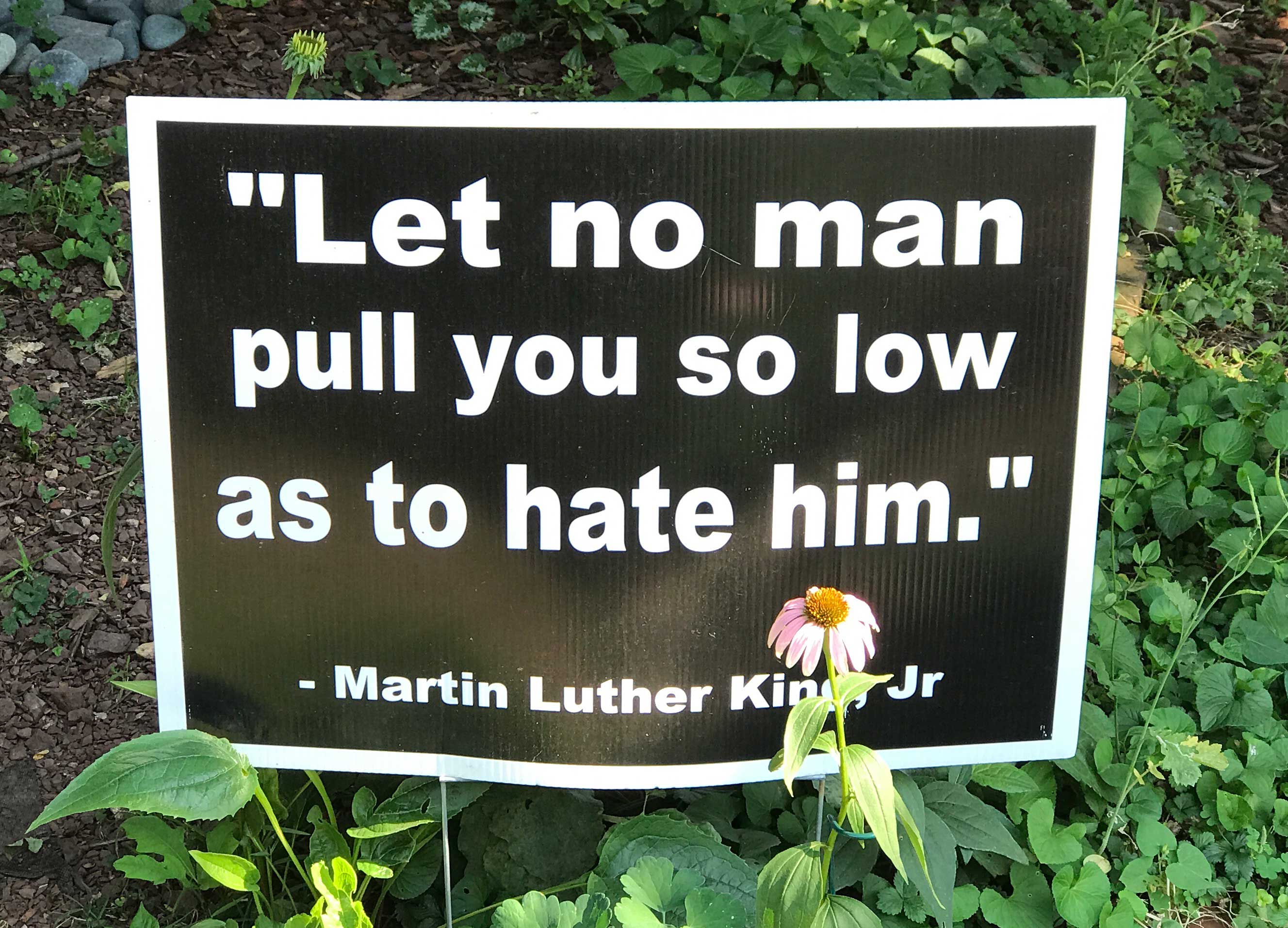 Que personne ne vous tire tellement bas que vous le haïssiez.